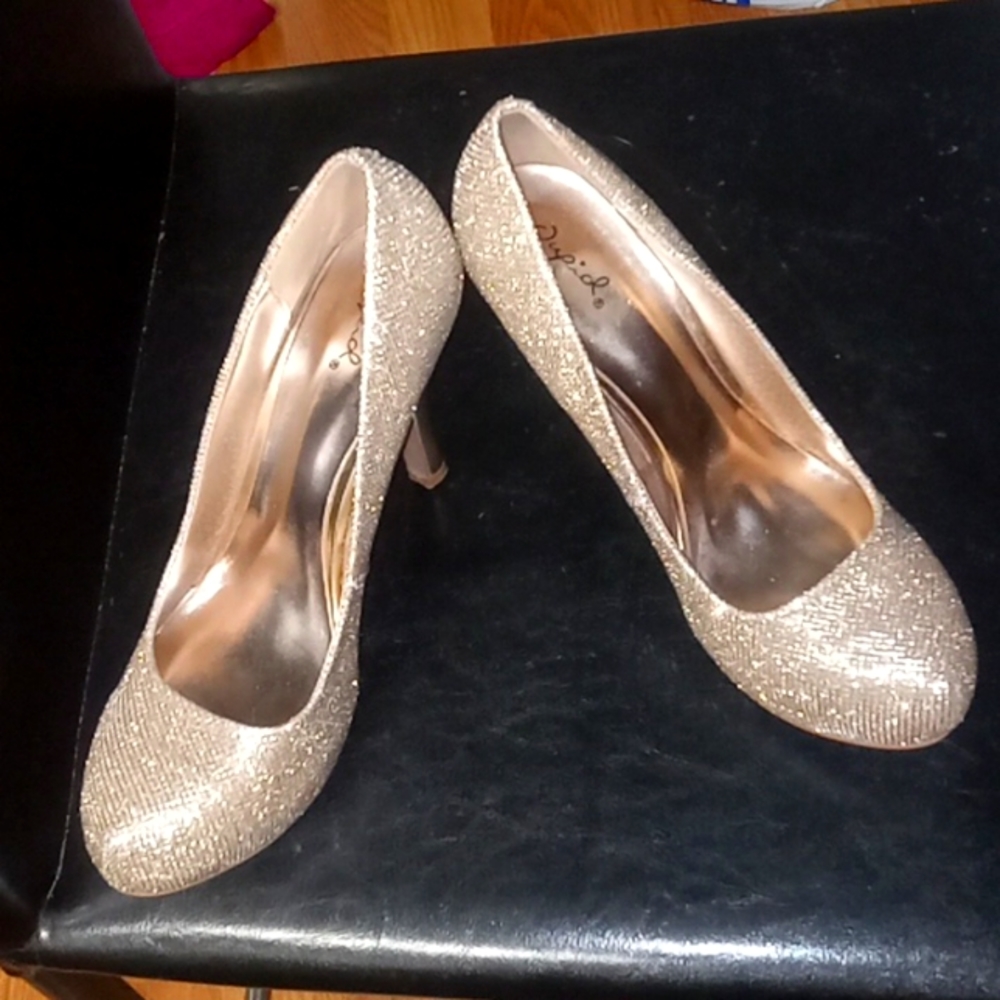 Quaid Gold Sequin platform heels size 10